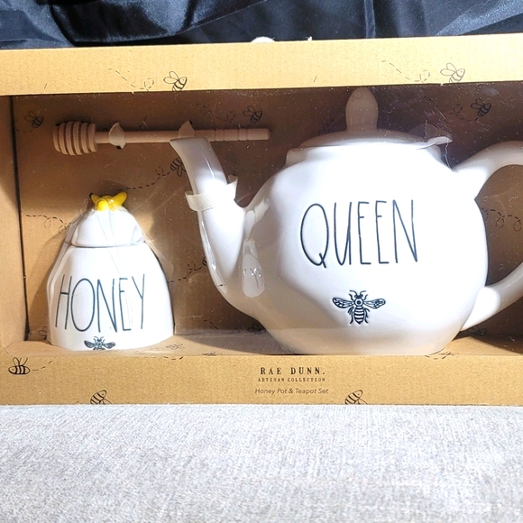 Rae Dunn Honey Pot & Teapot Set Queen bee ๐ - Picture 3 of 16